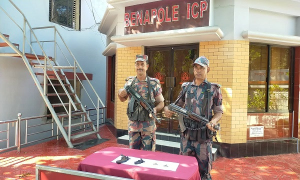 বেনাপোল থেকে পিস্তল ও গুলি উদ্ধার