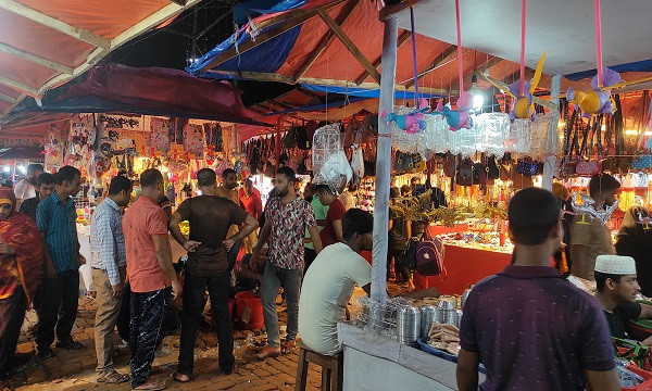 জমে উঠেছে সাতক্ষীরার গুড়পুকুরের মেলা