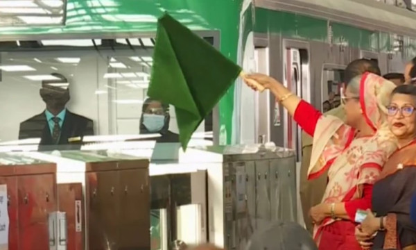 মেট্রোরেলের যাত্রা শুরু, প্রথম যাত্রী প্রধানমন্ত্রী