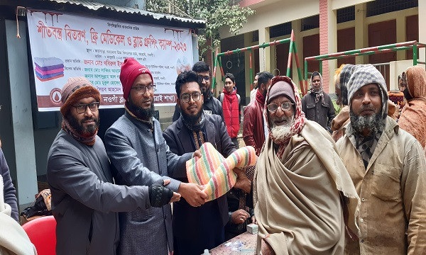 আত্রাইয়ে শীতবস্ত্র বিতরণ