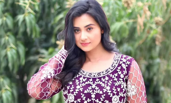‘পিনিক’-এ আছেন বুবলী