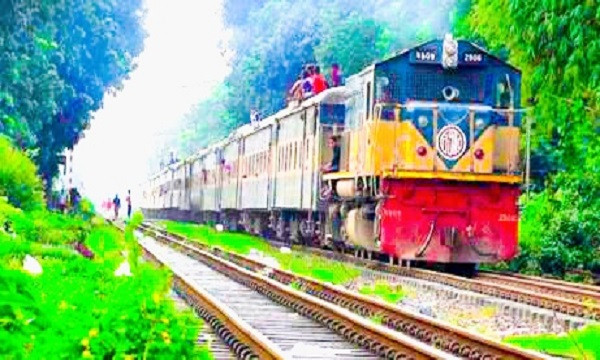 জয়পুরহাটে ট্রেনের ধাক্কায় নারীর মৃত্যু