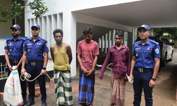 অস্ত্রসহ আন্ত:জেলা ডাকাত দলের ৩ সদস্য গ্রেপ্তার