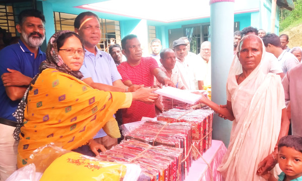 কমলগঞ্জে দুই হাজার পরিবারের মাঝে বস্ত্র বিতরণ