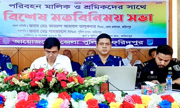 ফরিদপুরে গণপরিবহন চালাতে প্রশাসনের নিরাপত্তা প্রদানের আশ্বাস