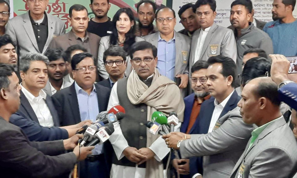 যারা জনবিচ্ছিন্ন তারা স্বতন্ত্র প্রার্থীকে ভয় পাচ্ছেন: হানিফ