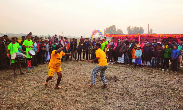 আত্রাইয়ে গ্রাম বাংলার ঐতিহ্যবাহী লাঠি খেলা অনুষ্ঠিত