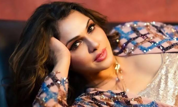 ১৪ বছরের সংসারের ইতি টানলেন এই জনপ্রিয় বলিউড অভিনেত্রী