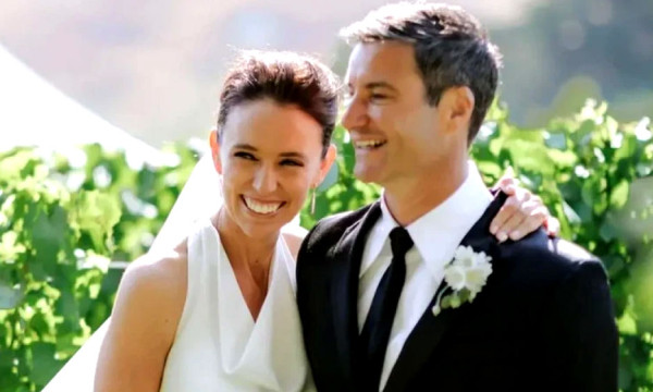 নিজের মেয়ের বাবাকেই বিয়ে করলেন জাসিন্ডা