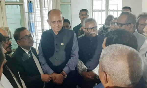 কর্মস্থলে না পেয়ে উপজেলা স্বাস্থ্য কর্মকর্তাকে বরখাস্ত করলেন স্বাস্থ্যমন্ত্রী