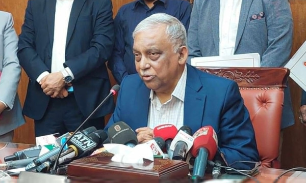 আসাদুজ্জামান খানের বাসায় ভাঙচুর