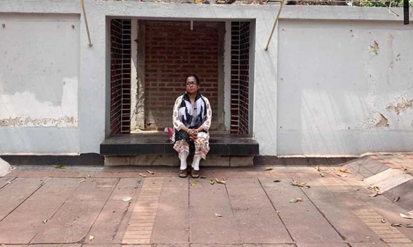 ধানমন্ডি ৩২-এ অবস্থানকালে অভিনেত্রী রোকেয়া প্রাচীর ওপর হামলা