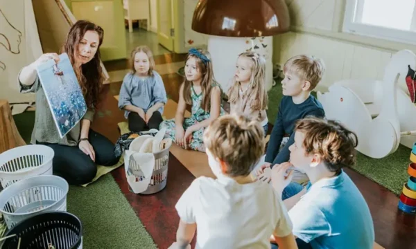 বিশ্বে শিশু লালন-পালনে সেরা পাঁচ দেশ