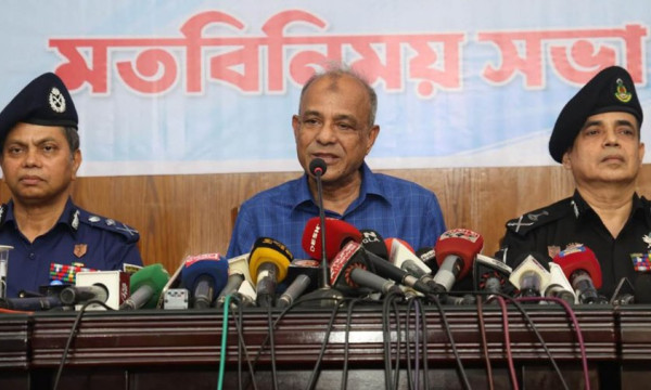 ১০টা নাম আর ৫০টা ভুয়া নাম দিয়ে মামলা হচ্ছে, বেশিরভাগই ভুয়া: স্বরাষ্ট্র উপদেষ্টা