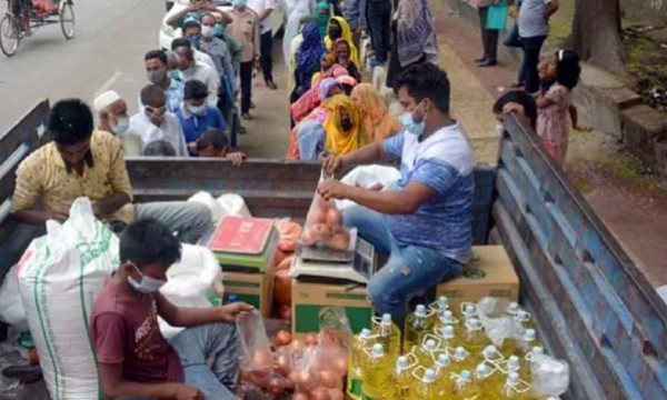 ৪০ টাকায় টিসিবির আলু কিনতে ভিড়
