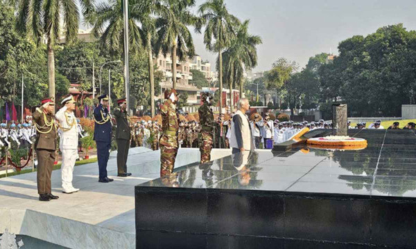 শিখা অনির্বাণে রাষ্ট্রপতি ও প্রধান উপদেষ্টার শ্রদ্ধা