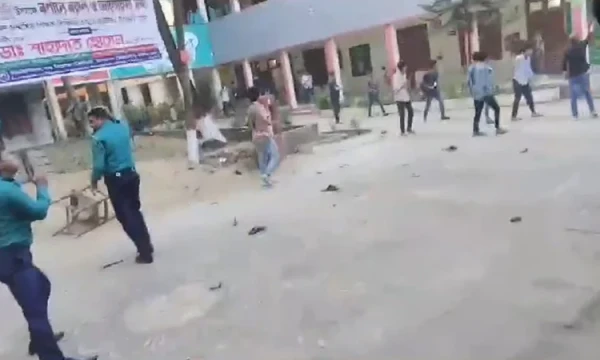 চট্টগ্রামে ছাত্রদলের সঙ্গে সাধারণ শিক্ষার্থীদের সংঘর্ষ, আহত ৫
