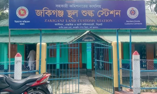 ভারতের করিমগঞ্জে বিক্ষোভকারীদের বাধায় জকিগঞ্জ দিয়ে পণ্য আসা বন্ধ