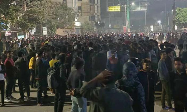 শিক্ষার্থীদের সঙ্গে পরিবহন শ্রমিকদের ব্যাপক সংঘর্ষ, বাস চলাচল বন্ধ
