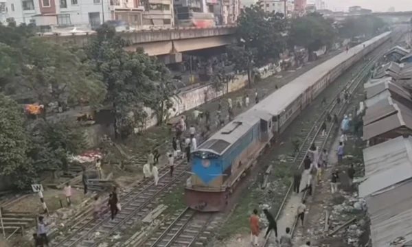 খিলগাঁওয়ে চলন্ত ট্রেনে পাথর নিক্ষেপ, কারণ জানাল পুলিশ
