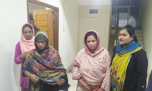 ট্র্যাফিক পুলিশকে মারধর, সেই দুই নারী গ্রেপ্তার