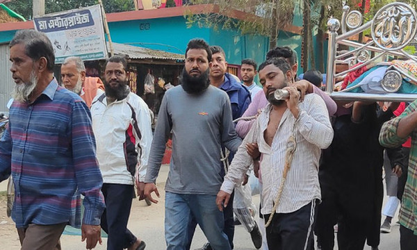 চুয়াডাঙ্গায় হাতকড়া নিয়ে মায়ের জানাজা-দাফনে ছাত্রলীগ নেতা