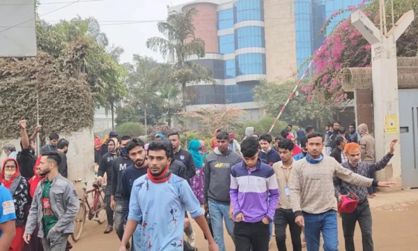 আশুলিয়ার শ্রমিকদের কর্মবিরতি, আরও ৮ কারখানা বন্ধ ঘোষণা