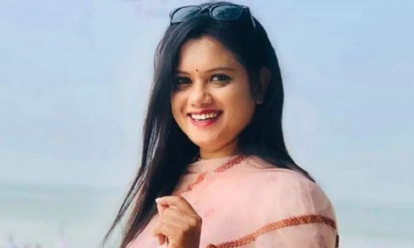 ইডেনের ছাত্রলীগ নেত্রী রিভা আটক