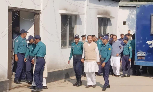 আ. লীগের সাবেক মন্ত্রীসহ ১৬ জনকে আনা হলো ট্রাইব্যুনালে