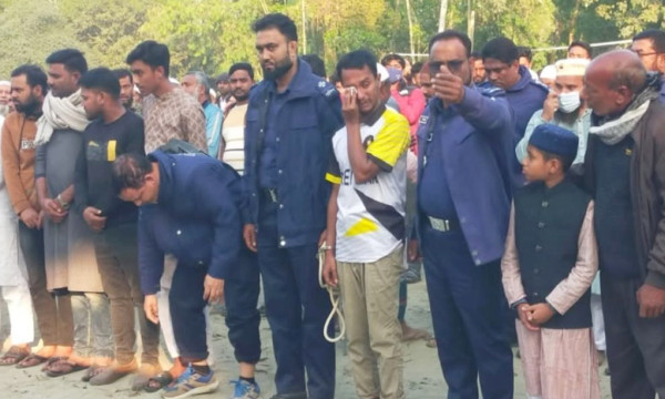 হাতকড়া হাতে বাবার জানাজা ও দাফনে ছাত্রলীগ নেতা
