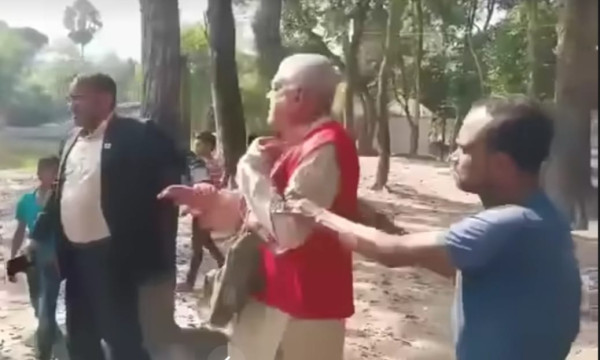 বীর প্রতীকের গলায় জুতার মালা দিয়েছে জামায়াতের কর্মীরা