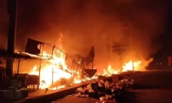 কুমিল্লায় আগুনে পুড়ল শতাধিক দোকান