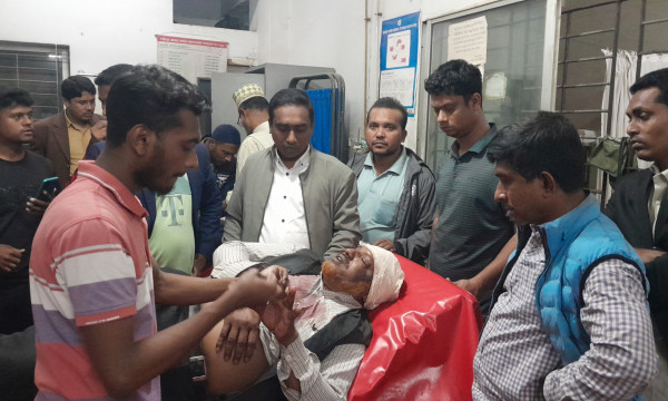 লক্ষ্মীপুরে সাংবাদিকদের ওপর হামলা ও গুলি, আহত ৪