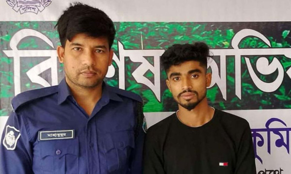 লিফলেট বিতরণের অভিযোগে ছাত্রলীগকর্মী আটক