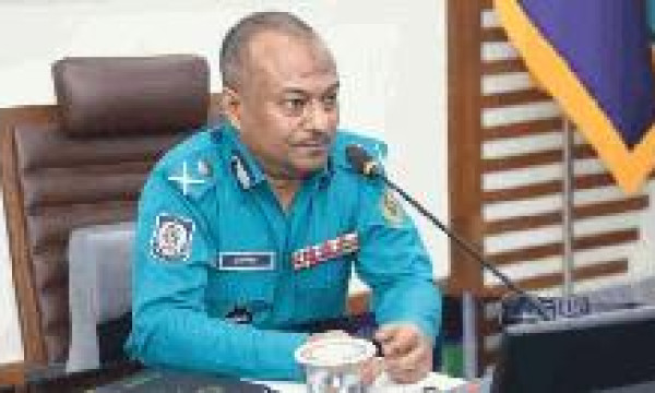 ‘সন্ত্রাসীদের’ দেখামাত্র ব্রাশফায়ারের নির্দেশ চট্টগ্রাম পুলিশ কমিশনারের